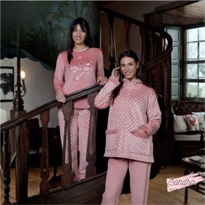 Pijama Cue 39142 de terciopelo rosa con pantalón de lunares